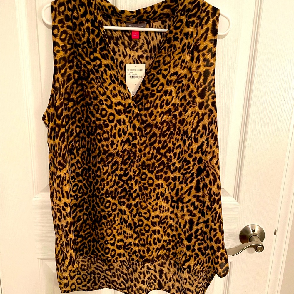 NWT Vince Camuto top